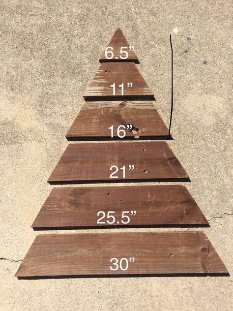 Diy Seasonal Wood Projects, Shiplap Christmas Tree, Diy Wood Tree Decor, Log Display Ideas, Christmas Wood Crafts 2023, Christmas Trees Made Out Of Pallets, Pallet Christmas Tree Diy Measurements, Barn Wood Christmas Tree, Recycled Wood Crafts