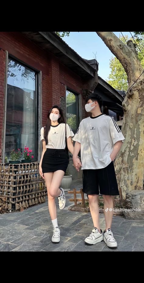 Outfits Para Parejas Casual, Korean Couple Outfits, Prenup Outfit, Ootd Boy, Couple Outfits Matching, Universal Studios Outfit, Outfit Couple, Couple Clothes, Couple Poses Reference