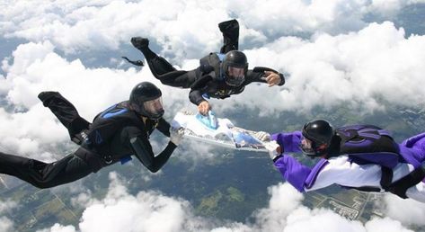 Facts About the Extreme Ironing Sport | The Fact Site Dangerous Sports, Snowboard Girl, Hobbies To Try, Great Hobbies, Strange Places, Fun Hobbies, Skydiving, World Of Sports, Extreme Sports