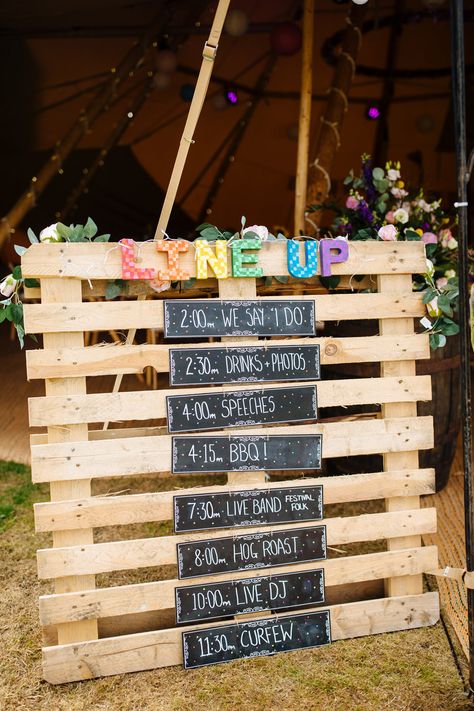 Pallet Stage, Wooden Pallet Diy, Festival Signs, Festival Wedding Ideas, Rave Wedding, Wedding Fest, Music Festival Wedding, Festival Themed Party, Festival Style Wedding