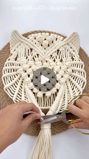 Owl Macrame Pattern Free, Macrame Diy Beginners, Diy Owl Macrame, Free Owl Macrame Pattern, Macrame Owl Tutorial, Macrame Owl Wall Hanging Tutorial, Makrame Owl Tutorial, Owl Diy, Owl Macrame