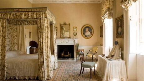 Bedroom. No.1 Royal Crescent is a magnificently restored Georgian town house that creates a wonderfully vital picture of life in Georgian Bath. Built between 1767 – 1774 to the designs of the architect John Wood the Younger. Regency Bedroom, Royal Crescent, Visit Bath, Regency House, Royal Bedroom, Georgian Interiors, Famous Interior Designers, Film Locations, Four Poster