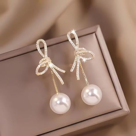 Elegante Y Chic, Diamond Bows, Pearl And Diamond Earrings, Women Earrings, Earrings Diamond, Rhinestone Bow, Bow Earrings, Trendy Earrings, Pearl Earrings Dangle