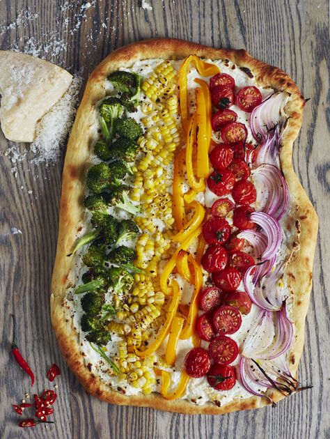 Recipe: Rainbow Pizza — Recipes from The Kitchn Spring Dinners, Rainbow Pizza, Vegetarian Treats, Pan Pita, Pizza Ideas, Dinners To Make, Easy Zucchini, Veggie Pizza, Frozen Broccoli