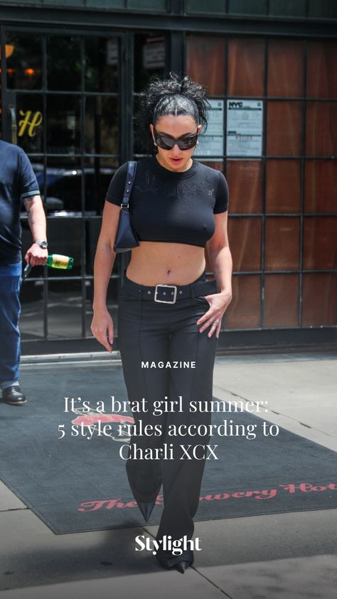 Want to copy Charli XCX's iconic style? Here 5 rules you can follow to build an oufit worthy of a brat girl summer.   #CharliXCX #charlixcxstyle #leatherjacket #oversizedsunglasses #croppedtshirt #y2kfashion #bratgirlsummer #brat Sweat Tour Concert Outfit, Brat Style Outfits, Charli Xcx Birthday, Charli Xcx Style Outfits, Brat Outfits Aesthetic, Charlie Xcx Outfits Brat, Sweat Tour Outfit Ideas, Brat Summer Aesthetic Outfit, Brat Summer Outfit Aesthetic