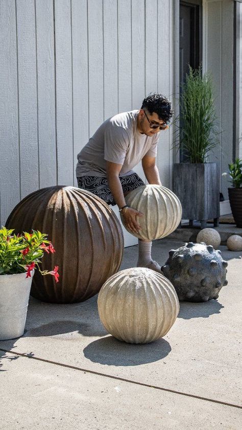 Garden Orbs, Concrete Garden Ornaments, Whimsical Diy, Garden Spheres, Garden Globes, Concrete Diy Projects, Concrete Garden, Have Inspiration, Garden Art Crafts