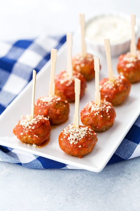 One of my most-popular party appetizers, these slow cookier Italian Meatballs are easy and delicious to make! They're perfect for a crowd! Italian Meatball Appetizer Recipes, Italian Meatball Appetizer, Meatball Appetizer Recipes, Slow Cooker Meatballs Italian, Meatball Appetizer, Meatball Appetizer Recipe, Slow Cooker Appetizers, Italian Meatball, Blueberry Banana Bread