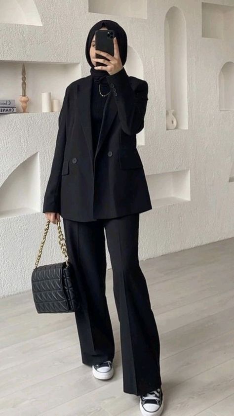 Fall outfits inspo for 2023! These fall outfits are a mix of classy and trendy for the perfect mix of modern and classic. Fall outfits to copy this season. Muka Lelaki, Classic Outfits For Women, Estilo Hijab, Stile Hijab, Blazer Casual, Blazer Outfits For Women, Thanksgiving Outfits, Muslim Outfits Casual, Perfect Thanksgiving