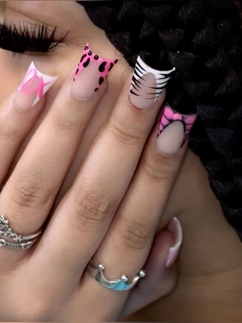 There's a new beauty trend taking over Instagram and it's absolutely stunning. Say hello to "quartz nails". Easy Cool Nail Art, Short Square Baddie Nails, Polygel Nail Set, Trio Nail Ideas, Zebra Print Short Nails, Nail Designs Without Charms, Gag City Nails, Ducktail Nails, Easy Nail Sets