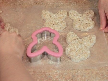 Bunny Rice Krispie Treats, Easter Rice Krispie Treats, Making Rice, Shaped Food, Cute Bunnies, Rice Krispy, Bunny Cookies, Cookie Frosting, Rice Krispie Treats