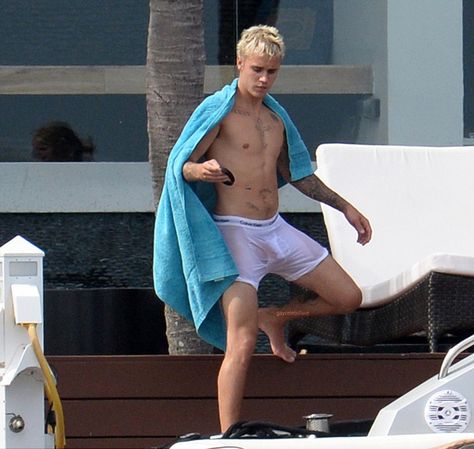 White Calvin Klein, Justin Bieber Photos, Justin Bieber Pictures, Justin Beiber, Ashley Benson, Shirtless Men, Wakeboarding, Kourtney Kardashian, Celebrities Male