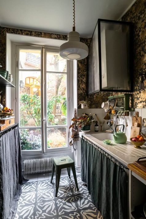 Small Parisian Apartment, Parisienne Apartment, Paris Apartment Interiors, Lush Backyard, Wooden Dining Table Rustic, Bohemian Apartment, Paris Kitchen, French Apartment, White Tile Floor