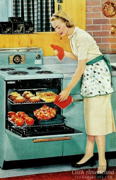 Happy housewife and her turquoise oven. 50's Housewife, 50s Housewife, 1950s Housewife, Vintage Housewife, Kitchen Retro, Happy Housewife, Retro Housewife, Vintage Kitchens, House Wife