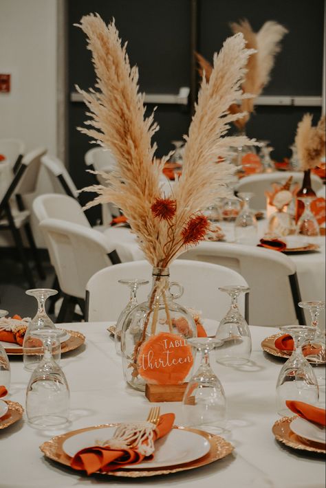 Boho Fall Wedding Head Table, Burnt Orange Weddings Centerpiece, Terracotta Centerpieces Round Table, Country Wedding Centerpieces Rustic, Burnt Orange Centerpieces Wedding, Burnt Orange Wedding Centerpieces, October Wedding Centerpieces, Terracotta Wedding Theme, Orange Wedding Centerpieces