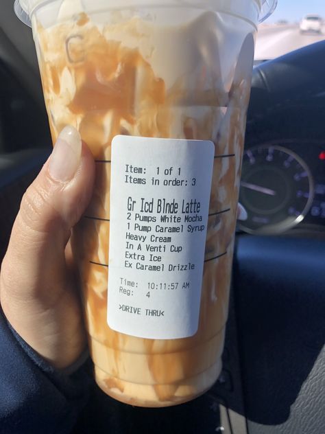 Starbucks Iced Blonde Latte Best Starbucks Drinks, Starbucks Hacks, Starbucks Secret Menu Recipes, Cold Starbucks Drinks, Starbucks Drinks Diy, Secret Starbucks Recipes, Coffee Recipes Starbucks, Iced Starbucks Drinks, Healthy Starbucks Drinks