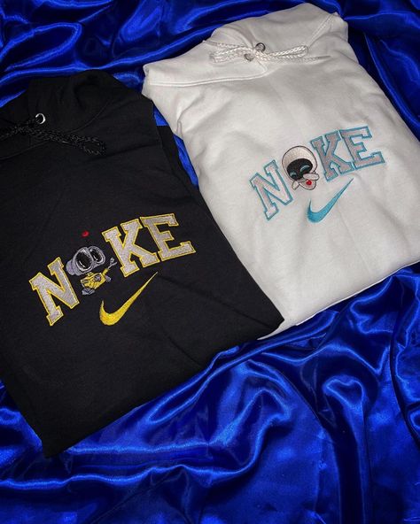 Wall-e and Eve couple hoodies Matching Hoodies For Couples Nike, Matching Couple Hoodies Ideas, Matching Clothes Couple, Party Hoodies, Matching Hoodies For Couples, Couple Hoodies, Couple Jacket, Hoodie Diy, Cute Nike Outfits