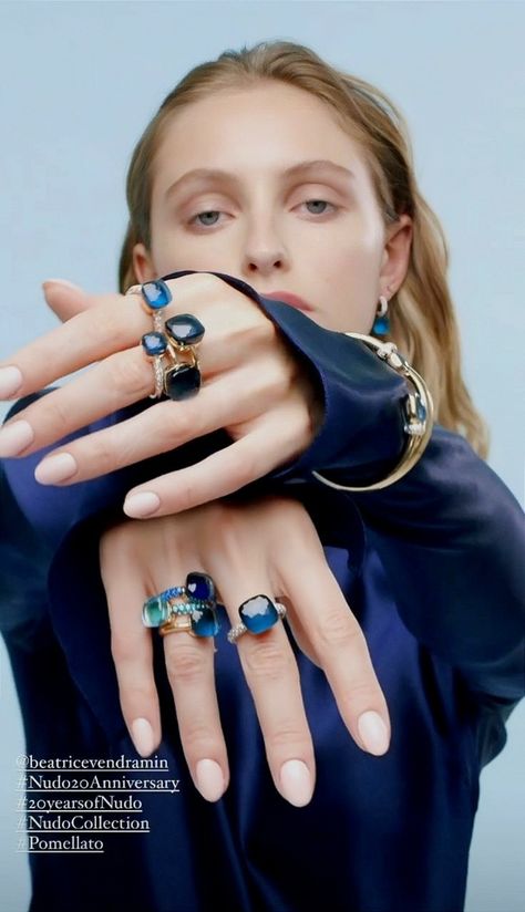 Beatrice Vendramin on Instagram stories. ( @beatricevendramin ) Jewelry Poses, Ring Photoshoot, Jewelry Website Design, Jewellery Photography Inspiration, Creative Jewelry Photography, Jewelry Photography Styling, Jewelry Editorial, High Fashion Jewelry, Expensive Jewelry Luxury