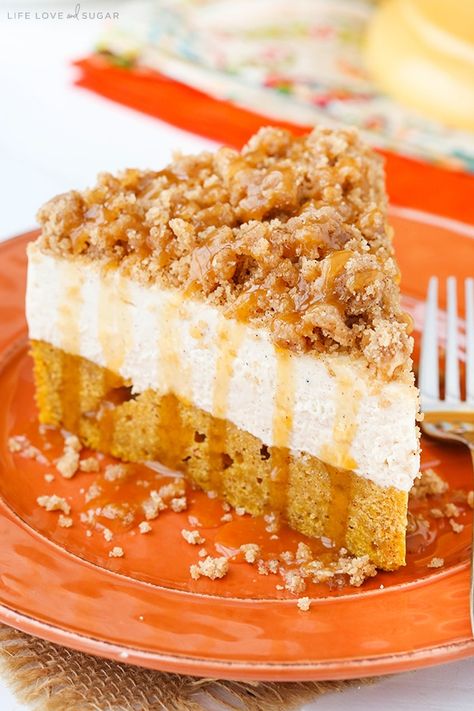 Caramel Pumpkin Spice Blondie Streusel Cheesecake - pumpkin blondie, spiced cheesecake, streusel and caramel! Spiced Cheesecake, Cheesecake Pumpkin, Cheesecake Caramel, Baked French Toast Casserole, Caramel Pumpkin, Baked Caramel, Homemade Cheesecake, Latest Obsession, Peach Cake