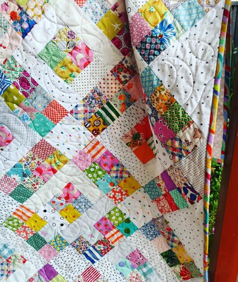 Dominoes quilt scrap quilt, quilt from 2.5 inch squares 5 Inch Square Quilt Patterns, First Quilt, Scrap Quilt, Pdf Quilt Pattern, Scrappy Quilt, How To Finish A Quilt, Kaffe Fassett, Scrappy Quilts, Scrap Quilts