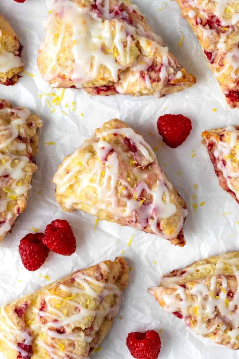 Raspberry Lemon Scones - Fresh Apron Rasberry Scones, Raspberry Lemon Scones, Lemon Scones Recipe, Blueberry Lemon Scones, Raspberry Scones, Scones Recipe Easy, Lemon Scones, Lemon Raspberry, Scone Recipe