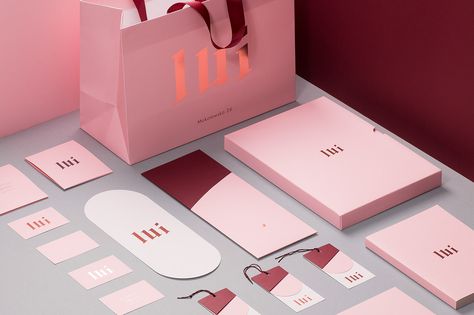 Design and Paper | 21 Branding Concepts Using Millennial Pink | https://www.designandpaper.com Pink Logo Design, Desain Merek, 보고서 디자인, Jewelry By Brand, Branding Design Packaging, Girly Design, 카드 디자인, Branding Design Inspiration, Cosmetic Packaging