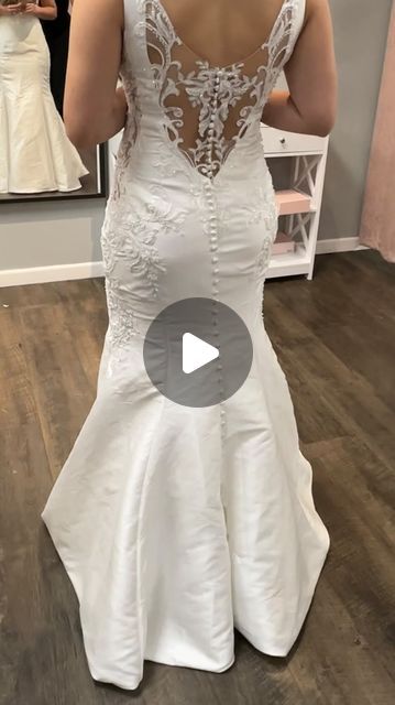 Hemming A Wedding Dress, Ways To Bustle Wedding Dress, Fit And Flare Wedding Dress Bustle, Bustle Wedding Dress Styles Trains, French Bustle Wedding Dress, Bustle Wedding Dress Styles, Wedding Dress Bustle Types, Diy Wedding Dress Bustle, How To Bustle A Wedding Dress