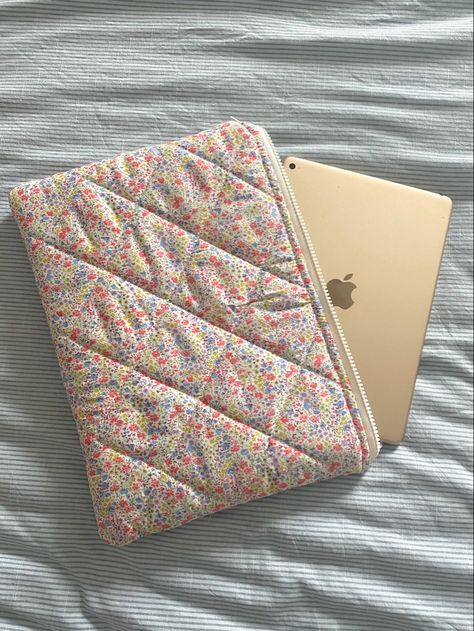 Sewing Ipad Cover, Floral Laptop Sleeve, Laptop Case Quilted, Sew Laptop Case, Sewn Laptop Case, Quilt Laptop Sleeve, Ipad Pouch Sewing Pattern, Sew Ipad Case, Sewing Laptop Sleeve