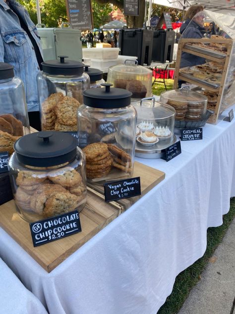 Cookie Stand Farmers Market, Cookie Display Ideas For Selling, Cookies Stand Display, Cupcake Sale Display, Bake Sale Table Set Up, Pop Up Dessert Booth, Bakery Festival Booth, Cookie Stall Display Ideas, Pastry Stand Display