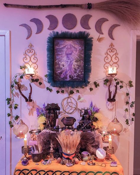 Witchy Room, Witchcraft Altar, Witch Room, Wiccan Decor, Witch Spirituality, Witches Altar, Wiccan Altar, Pagan Altar, Witch Spell Book