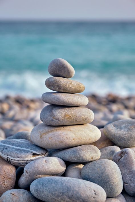 Zen balanced stones stack on beach. Donwload it at freepik.com! #Freepik #photo #nature #beach #sea #health #summer Photo Zen, Stone Balancing, Stacked Stones, Rock Cairn, Balanced Rock, Print Design Template, Meditation Relaxation, Stone Photography, Wishing Stones