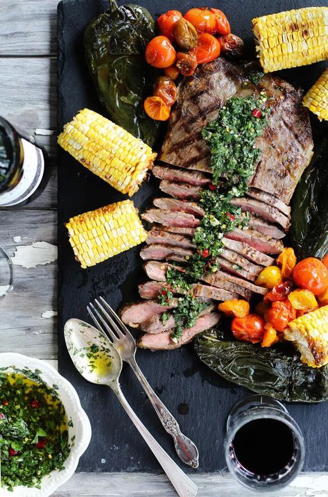 Argentinian Cuisine, Steak With Chimichurri Sauce, Steak Bbq, Food Lovers Recipes, Marinated Flank Steak, Flank Steak Recipes, Spreads Recipes, Easy Grilling Recipes, Easy Grilling