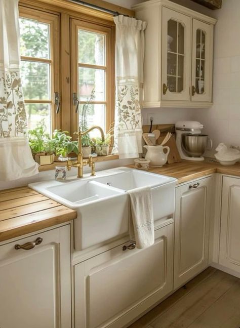 Countryside Kitchen Aesthetic, Cottagecore Modern Kitchen, Sunny Kitchen Natural Light, Cottage Home Interior Design, 2000 Home Decor, Cottagecore Kitchen Cabinets, Tiny Cottage Interior Kitchen, Cottage Vintage Decor, Quaint Farmhouse Interior