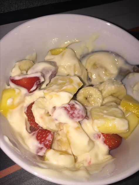 Chopped up Banana, Strawberry and Mango in a Mango and Papaya yoghurt! Mmmm 🍌🍓 Delicious Food Image, Food Captions, Soul Food Dinner, Food Carving, Food Vids, Yummy Comfort Food, Fake Friends, Snap Food, Food Snapchat