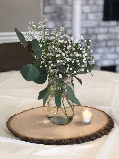 White And Green Bridal Shower Centerpiece, Bridal Shower Simple Table Decor, White And Greenery Bridal Shower Ideas, Bridal Shower Table Center, Gold And Greenery Bridal Shower Decor, Bridal Shower Table Decorations Greenery, Bridal Shower Centerpieces Eucalyptus, Eucalyptus Engagement Party Decor, Bridal Shower Ideas Eucalyptus