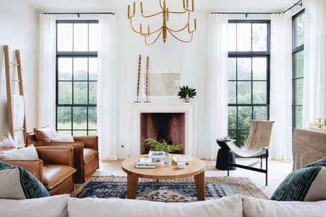 A stunning Belgian farmhouse style with a contemporary twist in Chicago Fireplace With Windows, French Country Style Living Room, Ideas Decoracion Salon, Country Style Living Room, Kate Marker Interiors, Fireplace Room, French Country Living, Greenery Decor, French Country Living Room