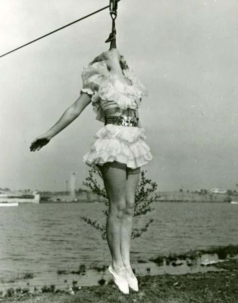 22 Insanely Creepy Vintage Circus Photos of Clowns, Freaks, and more Scary Circus, Vintage Circus Photos, Creepy Old Photos, Circus Pictures, Aerial Circus, Images Terrifiantes, Creepy Circus, Old Circus, Circus Aesthetic