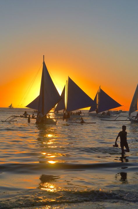 Sunset and sail boats at Boracay Island, Philippines. Paraw Sailing Boracay, Boracay Island Philippines, Boracay Philippines Aesthetic, Boracay Aesthetic, Boracay Sunset, Philippines Aesthetic, Phillipines Travel, Model Sailing Ships, Philippines Beaches