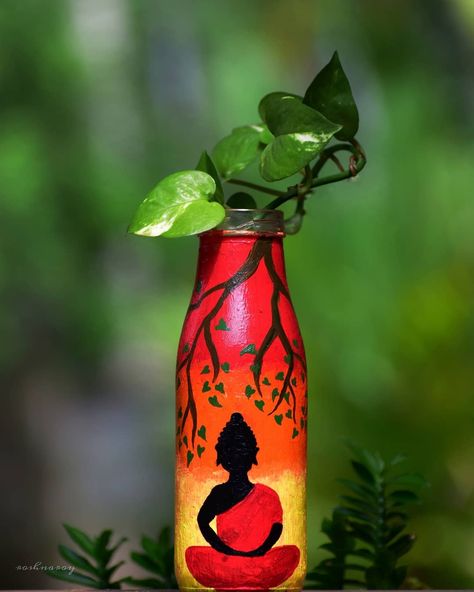 Buddha Painting On Bottle, Acrylic Painting On Bottles, Bottal Art Ideas, Bottle Art For Plants, Painting On Bottles Ideas, Buddha Glass Painting, Cute Bottle Painting Ideas, Glass Bottle Painting Acrylics, Acrylic Painting On Glass Bottles