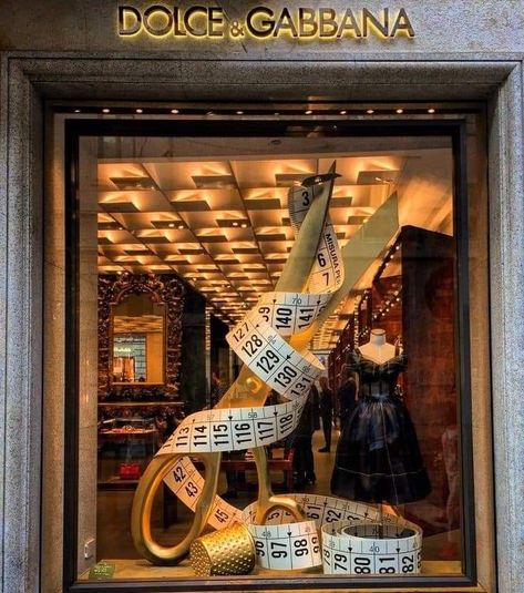 Luxury Window Display, Fashion Window Display, معرض فني, Fabric Store Design, Decoration Vitrine, Clothing Store Interior, Clothing Store Design, Store Design Boutique, Store Window Displays