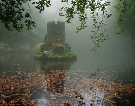 Mists Of Avalon, Arthurian Legend, Famous Castles, A Castle, Enchanted Forest, Abandoned Places, In The Middle, The Middle, The Good Place