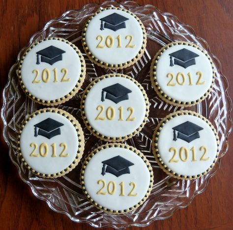 Graduation Cookie Ideas, Graduation Party Desserts, Graduation Treats, Graduation Desserts, Cookies Cupcake, Graduation Party Cake, Graduation Party Foods, Graduation Cupcakes, Graduation Cookies