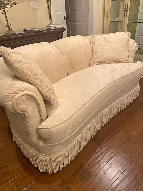 Like New Antique Style Beautiful White Couch Vintage White Couch, Vintage Couch Aesthetic, Antique Couch, White Couch, Vintage Couch, White Couches, Vintage Love, Antique Style, Love Seat