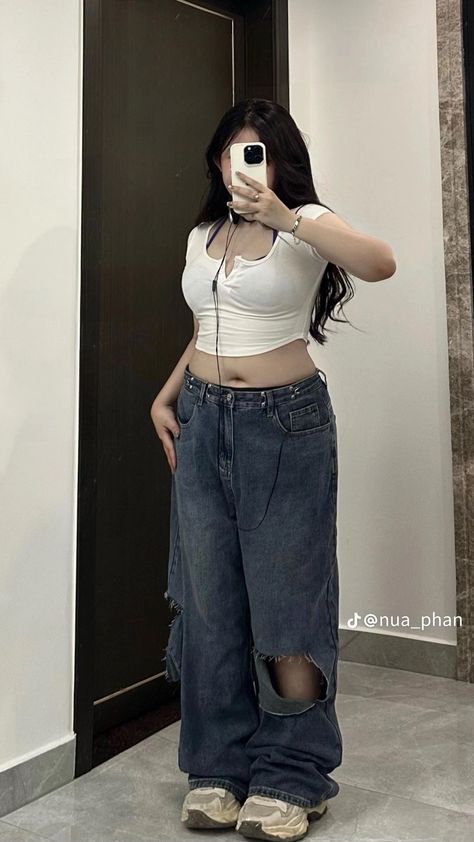 Plus Size Korean Outfits Summer, Circle Body Shape Outfits, Acubi Plus Size, Chubby Fashion Outfits Casual, Clothes For Chubby Women, Outfit Ideas Chubby, Chubby Fashion Outfits, Chubby Fashion Outfits Korean, Street Wear Plus Size