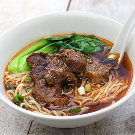 Chinese Beef Noodle Soup, Braised Chicken Breast, Asian Soup Recipes, Chinese Beef, Ground Beef Pasta, Cibo Asiatico, Ground Beef And Potatoes, Beef Soup Recipes, Asian Beef