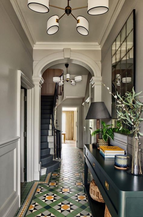 English Townhouse, Nyc Townhouse, Victorian Hallway, Townhouse Interior, London Townhouse, Edwardian House, Castle Hill, Modern Victorian, London House