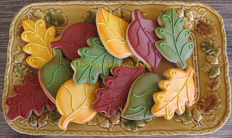 #fall #cookies {TriciaZ @ The Cookie Loft Girls via Cookie Connection} Fall Decorated Cookies, Autumn Kitchen, Flooding Cookies, Leaf Cookies, Cookie Connection, Iced Sugar Cookies, Thanksgiving Cookies, Sugar Cookie Designs, Pretty Cookies