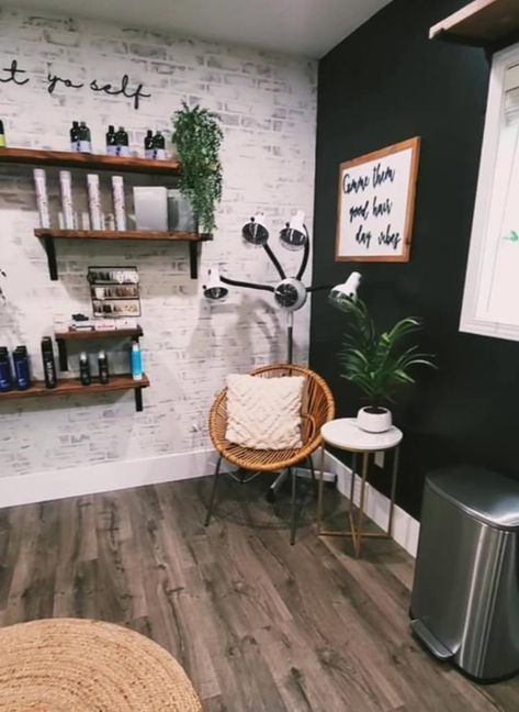 Cute Salon Studio Ideas, Individual Salon Suites, Home Tanning Room Ideas, Black Salon Wall, Salon Decor Black, Black Boho Salon Decor, Mini Salon Decor, Small Salon Suite Ideas Rustic, Green Accent Wall Salon