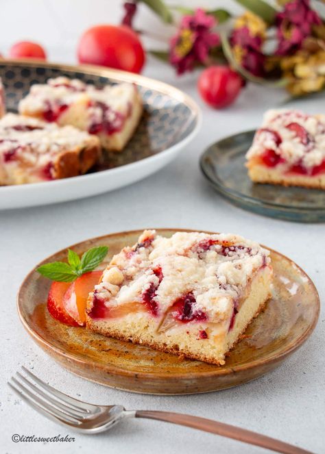 This German plum cake is perfectly rich and buttery. It has a thick layer of tender, juicy plums and is topped with a delicate, sweet streusel. This quick and easy version is made without yeast, but it looks and tastes just the same! Potluck Deserts, German Plum Cake, Plum Recipes, Afternoon Tea Recipes, Tea Biscuits, Plum Cake, Big Cakes, Sweet Treats Recipes, Best Cake Recipes