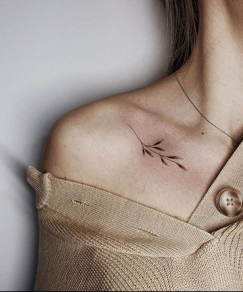 Tattoo On Clavicle, Clavicle Tattoo, Earthy Tattoos, Behind Ear Tattoos, Tato Minimal, Tiny Wrist Tattoos, Petit Tattoo, Mommy Tattoos, Petite Tattoos