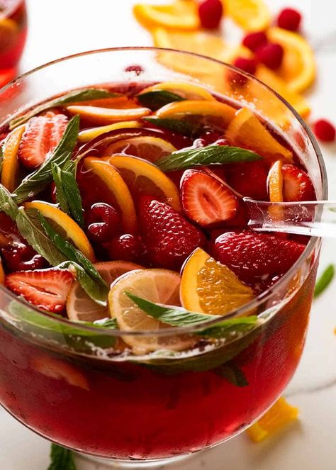 A big, bright, colourful fruit punch for celebratory ocassions! Summer Punch Recipes, Fruit Punch Recipe, Pure Cranberry Juice, Holiday Punch Recipe, Hard Apple Cider, Trifle Dish, Punch Drinks, Holiday Punch, Recipetin Eats